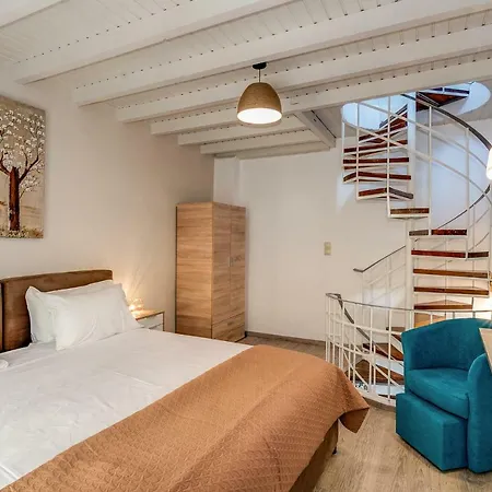 Апартаменти Modern Old Town Maisonette